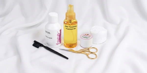 Threading Kit with witch hazel, after-threading treatment oil, threading cotton, cotton pads, scissors and brow brush